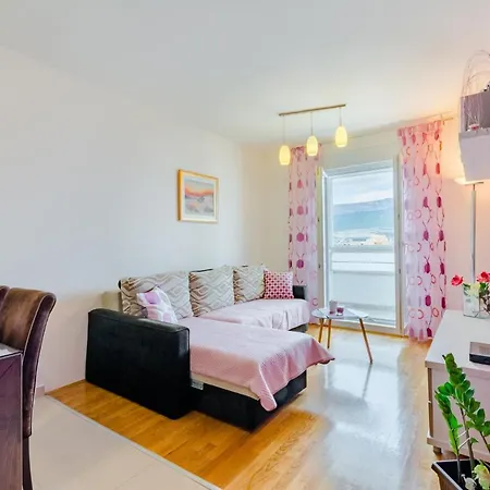 Mountain View Apartment Split